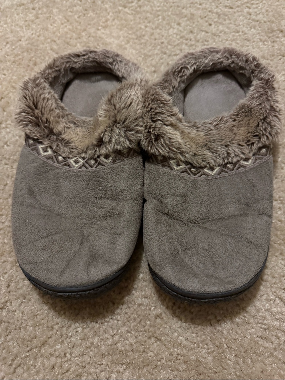 Isotoner Women's Microterry Clog Slippers Gray Faux Fur Trim Size US 9.5-10